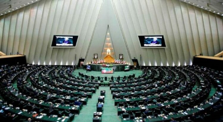 Iran/Parlamenti voton për pezullimin e bashkëpunimit me Agjencinë Bërthamore të OKB
