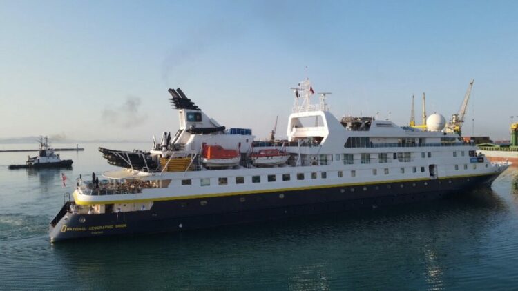 Kroçiera luksoze me mbi 100 turistë nga SHBA në Durrës