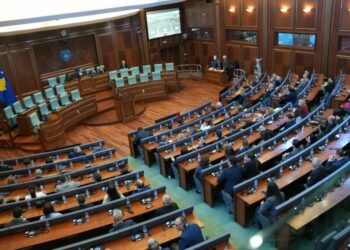 Ngërçi në Kuvend/Liderët e partive politike takohen sot pas ftesës së Kurtit