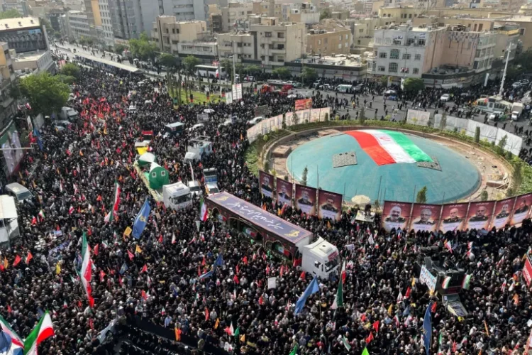 Irani organizon ceremoni shtetërore për varrosjen e komandantëve të vrarë