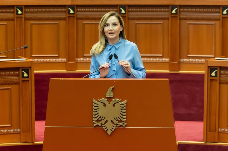 “Turizmi rritet”/ Tabaku: Më pak biznese të vogla hapen, shkak taksat e larta dhe…