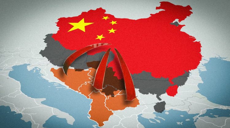 Si po e shfrytëzon Kina tërheqjen e Perëndimit për të zgjeruar praninë në rajon?
