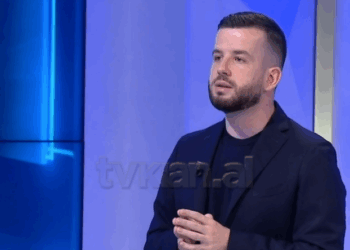 “Shoferi ishte me shpejtësi”, gazetari: I mituri ndodhet në intubim