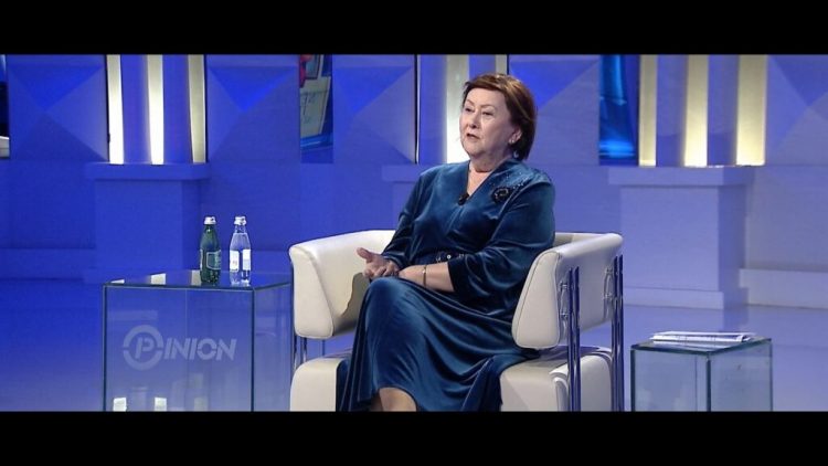 Liri Berisha rrëfen takimin e parë me Nënë Terezën