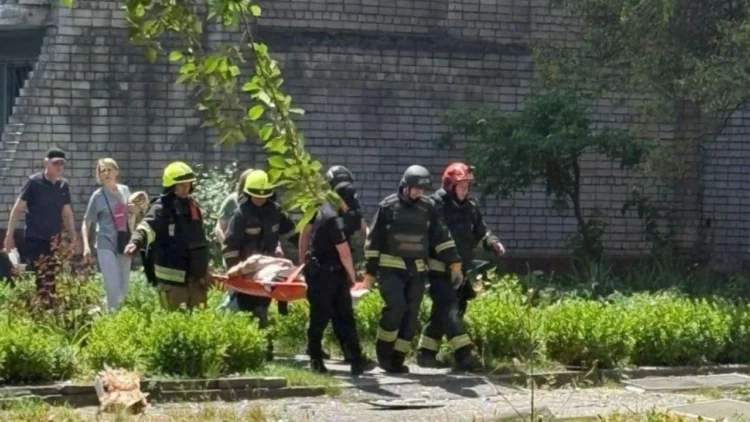Rusia vijon sulmet në Ukrainë, 15 viktima dhe 174 të plagosur