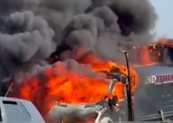 Merr flakë në ecje kamionçina në aksin Fier-Lushnjë