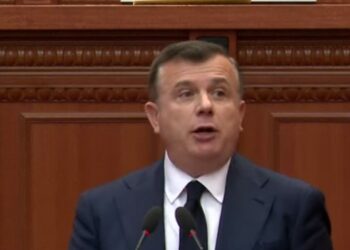 Projektligji/Balla: Do rinovohen banesat e vjetra. Panele diellore në çati e tarraca