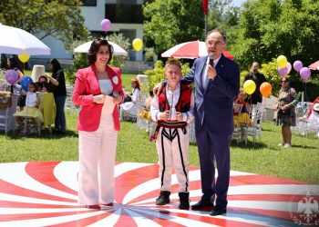 1 Qershori, Presidenti Begaj: Uroj që secili fëmijë të ketë festë në jetën e tij