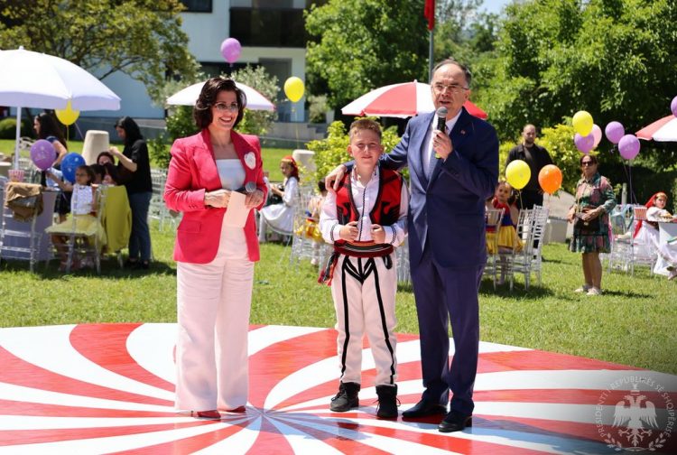 1 Qershori, Presidenti Begaj: Uroj që secili fëmijë të ketë festë në jetën e tij
