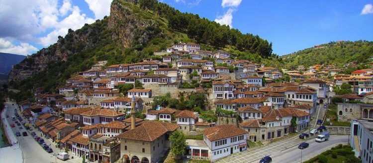 Prestigjiozja “Vanity Fair”: Pushime ëndrrash në Berat