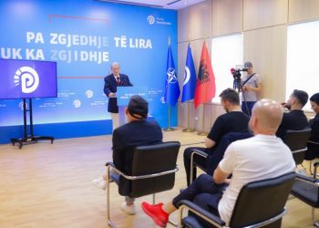 “I mori kartat e identitetit për pensione”/ Berisha nxjerr denoncimin e të moshuarve
