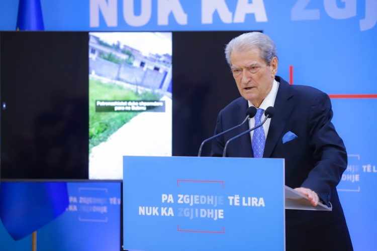Berisha denoncon me video: Votat u blenë në Tiranë, ja momenti kur..
