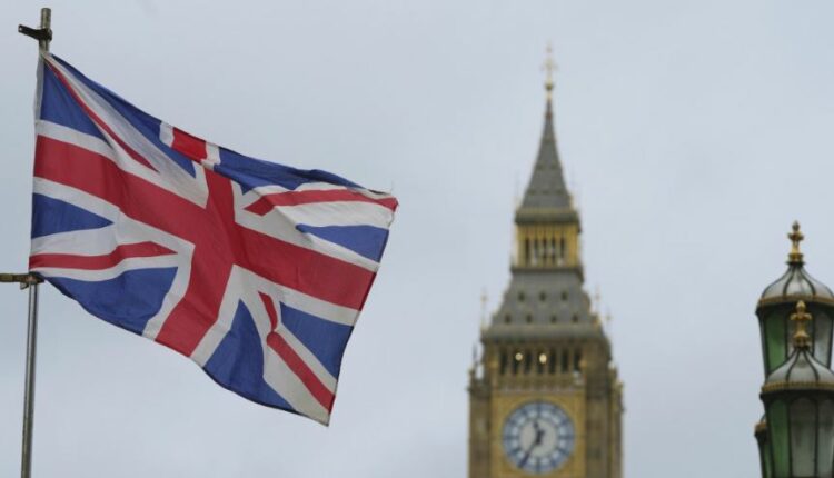 Britania e Madhe tërheq stafin nga ambasada në Iran