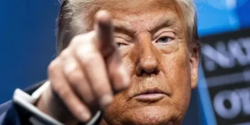 Informacioni rrodhi nga Pentagoni, Trump kërkon shkarkimin e gazetarëve
