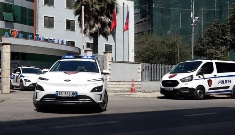 E ndante kokainën në dhjetëra porcione për shitje, pranga 22 vjeçarit në Durrës