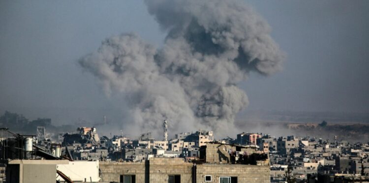 Sulmet izraelite në Gazë vrasin të paktën 16 palestinezë