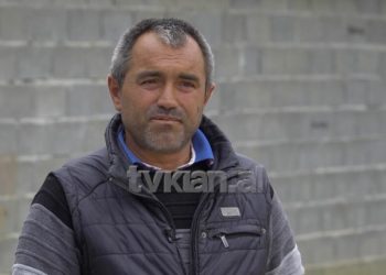 Një orë rrugë çdo ditë me kalë për të ardhmen e 4 fëmijëve, sakrifica e një babai