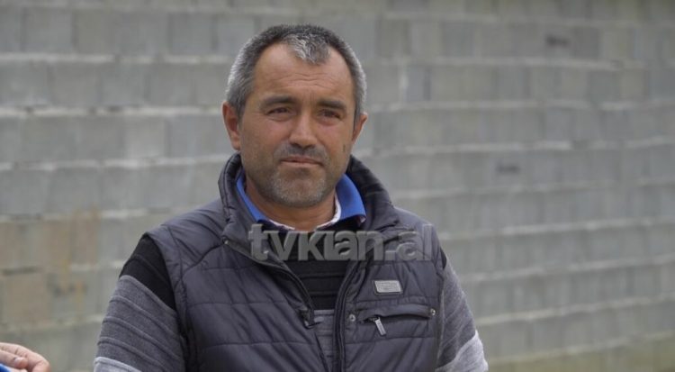 Një orë rrugë çdo ditë me kalë për të ardhmen e 4 fëmijëve, sakrifica e një babai
