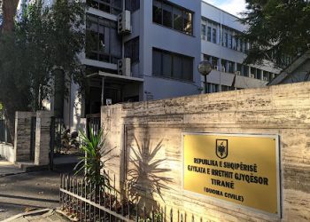 Trafiku i armëve nga Kosova në Shqipëri, gjykata lë në qeli 8 të arrestuarit