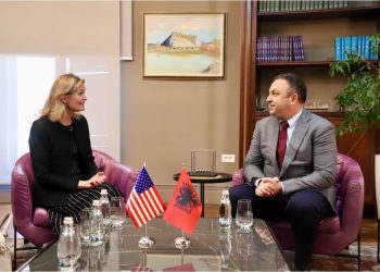 Ministri Hoxha pret në takim Të Ngarkuarën me Punë të SHBA, ja për çfarë diskutuan