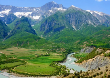 “The Times” shkruan për Shqipërinë, Rama: Synojmë një turizëm modern dhe me cilësi