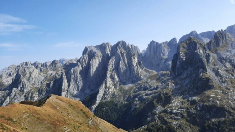 Maja e Vajushës, perla e Alpeve Shqiptare që po tërheq gjithnjë e më shumë vizitorë