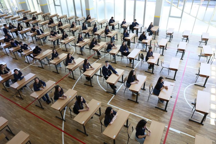 Nesër provimi i parë i Maturës Shtetërore, Manastirliu: Ja rregullat për maturantët