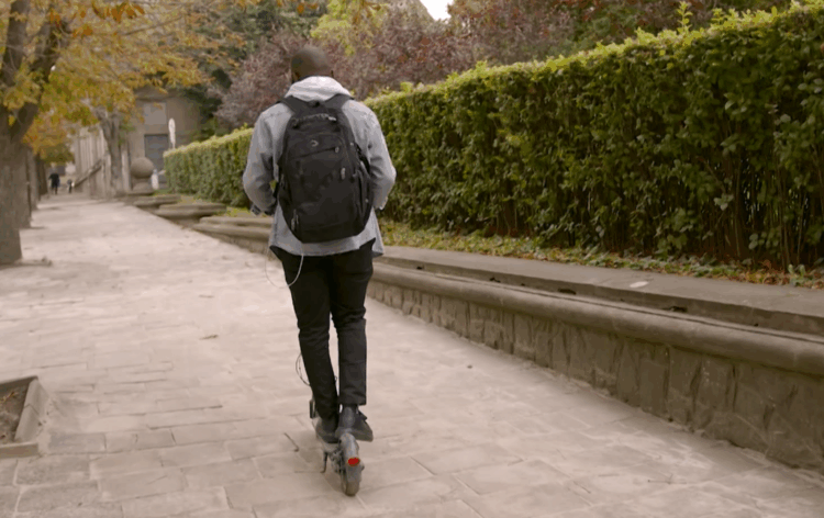 Rrezik për sigurinë në rrugë/ Nga Franca në Singapor, ndalime për monopatinat