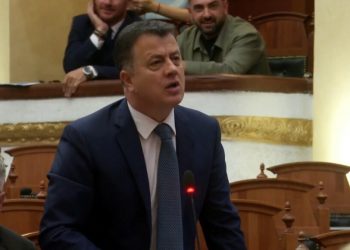 Opozita kërkon pezullimin e seancës: Keni 55 deputetë në Kuvend!