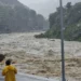 24 viktima nga shirat e rrëmbyeshëm dhe përmbytjet në Pakistan