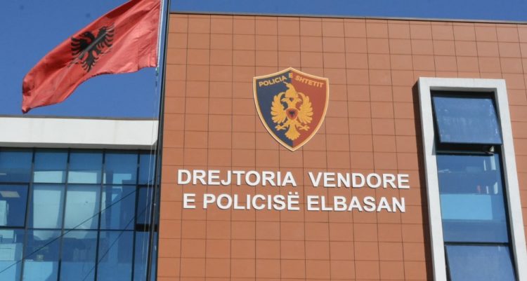 Tentoi të kalonte përtej kufirit emigrantë nga Palestina, arrestohet 37 vjeçari