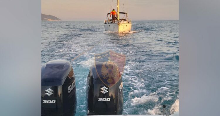 Babë e bir u rrëzikohej jeta te liqeni i Pogradecit, shpëtohen nga policia kufitare