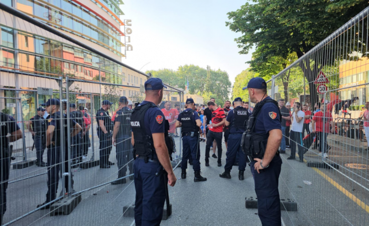 Tre të arrestuar e 12 nën hetim pas ndeshjes Shqipëri-Serbi