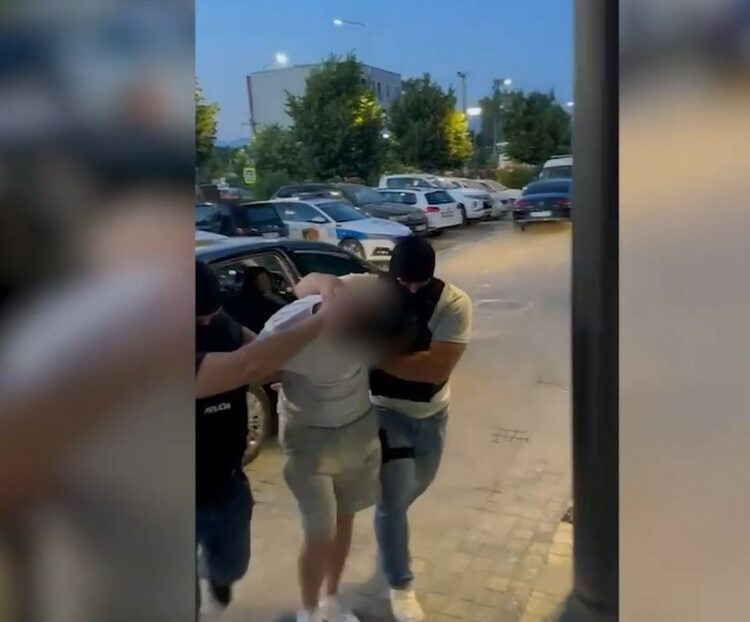 Përplasi për vdekje 59-vjeçarin dhe u largua nga vendngjarja, kapet i riu nga Tirana