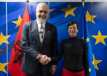 Negociatat me BE, Komisionerja Kos nesër video-konferencë me Ramën
