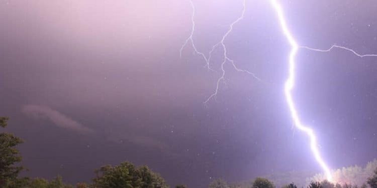 Goditet nga rrufeja, ndërron jetë 65-vjeçari në Ersekë