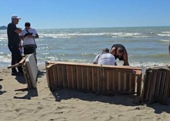 Durrës/ Humb jetën pushuesi në plazhin e Sektor Rinia