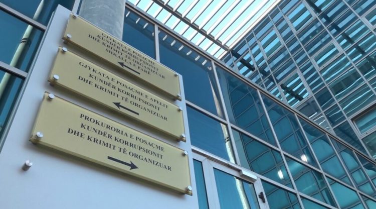 “Detektivi” i maskuar si shpërndarës picash,Erion Alibej tregon vrasjen e kushëririt