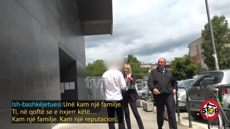 Humb fëmijën nga dhuna e bashkëjetuesit, ai e akuzon për përndjekje