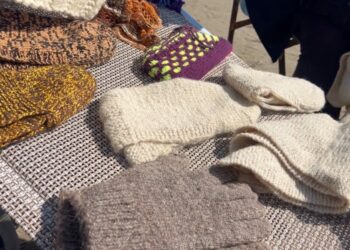 Të bësh triko leshi në mes të vapës përvëluese