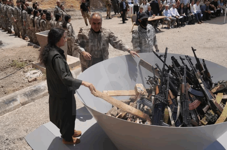 41 vite luftë dhe mbi 40.000 të vdekur, momenti historik kur Kurdët dorëzojnë armët