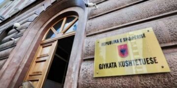 Iu sekuestrua telefoni nga SPAK, “Kushtetuesja”: Qytetares i është cënuar e drejta