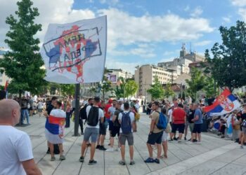 Mbështetja e së djathtës për Vuçiçin po lëkundet