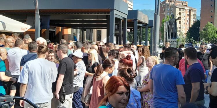 Kosovë/ Mbi 3.600 nënshkrime kundër urave të reja në Mitrovicë