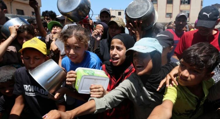 Izraeli plumba mbi të uriturit në Gaza, OKB paralajmëron për krizë humanitare