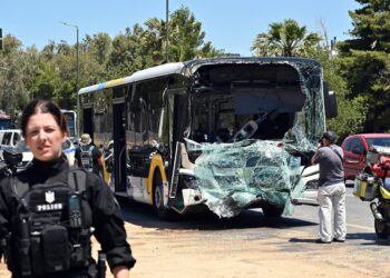 Aksident i rëndë në Athinë/ Përplasen 2 autobusë urbanë, plagosen 54 shtetas