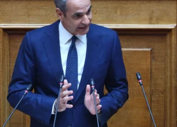 Mitsotakis: Çdo migrant që hyn ilegalisht në Greqi do të arrestohet