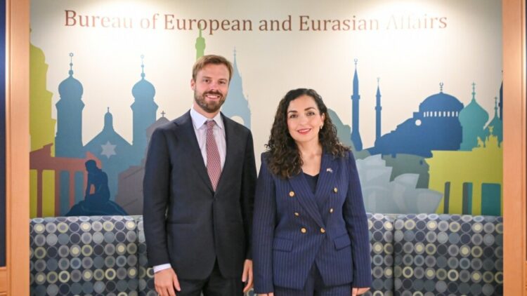 Diplomati amerikan Hanrahan viziton Kosovën dhe vendet e rajonit