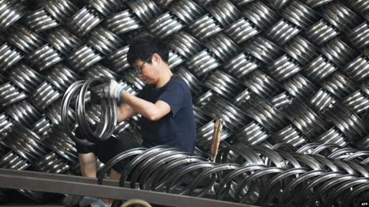 Rritja ekonomike e Kinës tejkalon pritshmëritë, pavarësisht tarifave të Trumpit