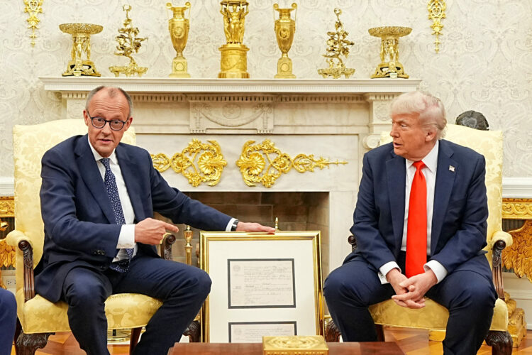 Merz mirëpret vendimin e Trumpit për t’i dërguar armë Ukrainës